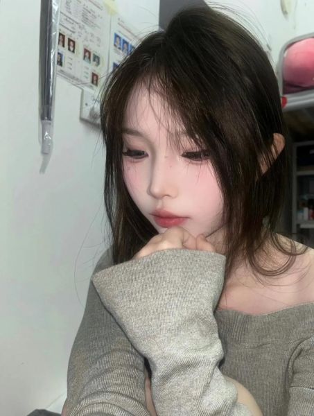 大脸双子女适合什么发型_大脸双子女怎么化妆显瘦