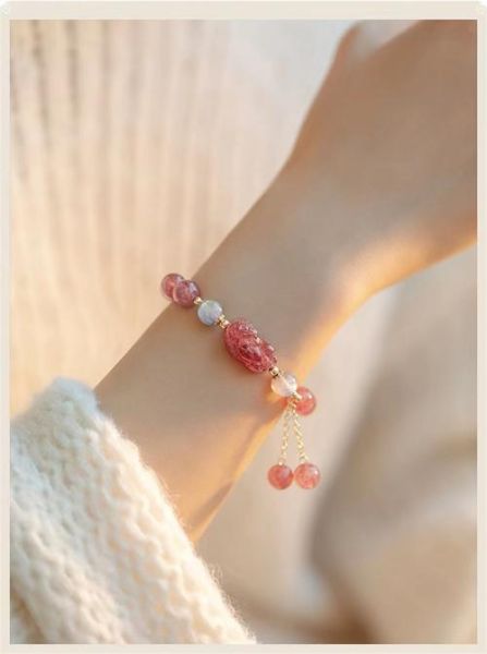 魔羯女戴什么招桃花_魔羯座女生旺桃花饰品