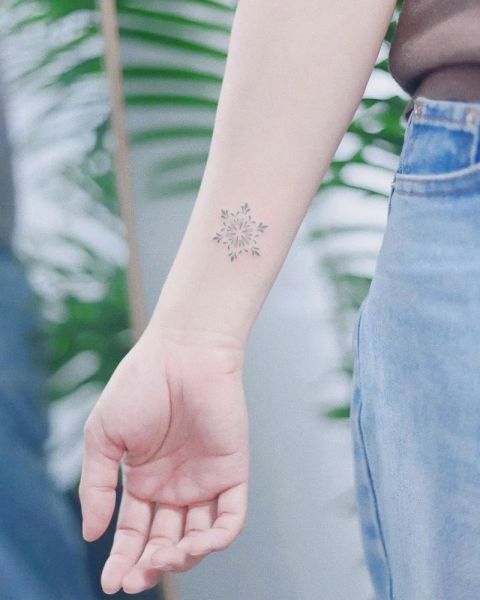 魔羯座女手腕纹身图案_适合魔羯座女生的手腕纹身