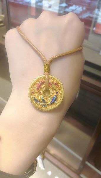 黄金双鱼吊坠寓意_黄金双鱼吊坠怎么选