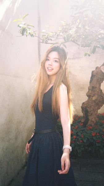 双子女喜欢白色吗_男生该怎么穿